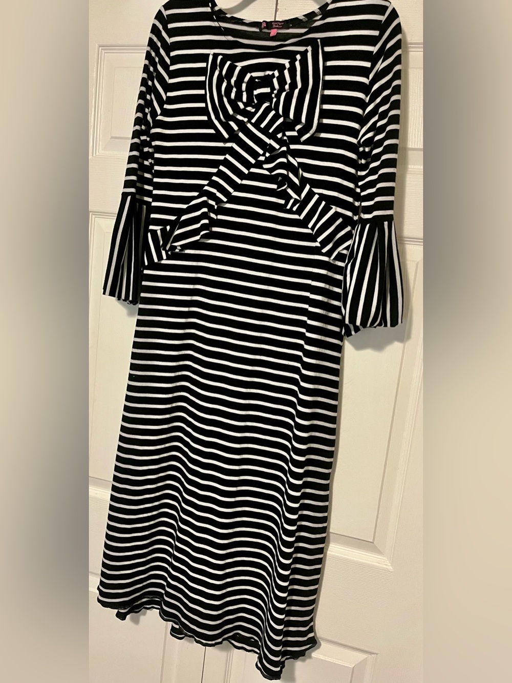 Rose Marie Fashions Black/White Stripe Maxi Dress Front Bow Bell Sleeves, Medium